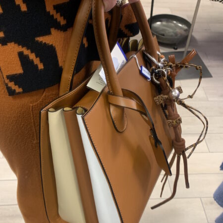 Borsa in vera pelle con manici e tracolla
