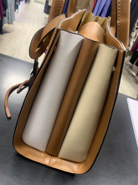 Borsa in vera pelle con manici e tracolla - immagine 2